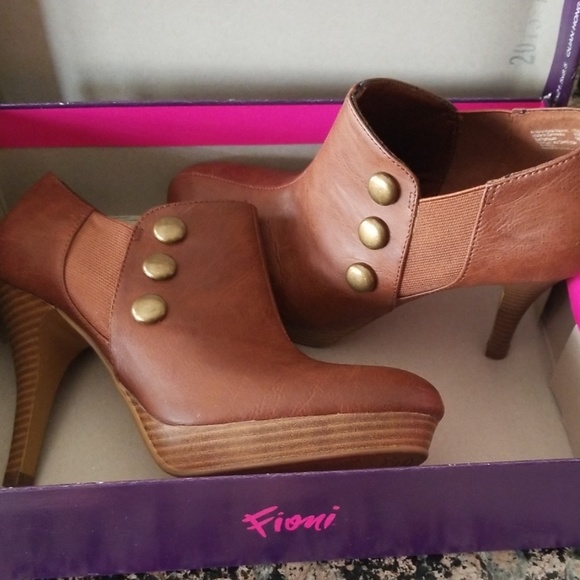 Ankle boots with heel - Picture 1 of 3